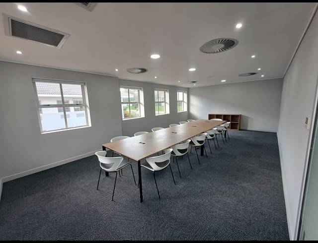 383M² OFFICE TO LET IN HYDE PARK